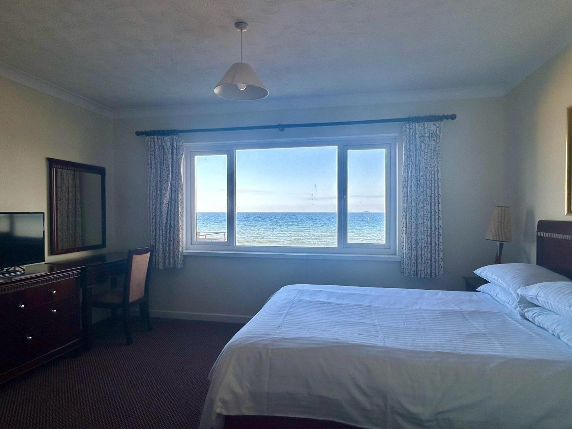 Bay View - Seafront, Sandown - Free Car Ferry For Bookings Of 3 Or More Nights, Subject To Availability Экстерьер фото